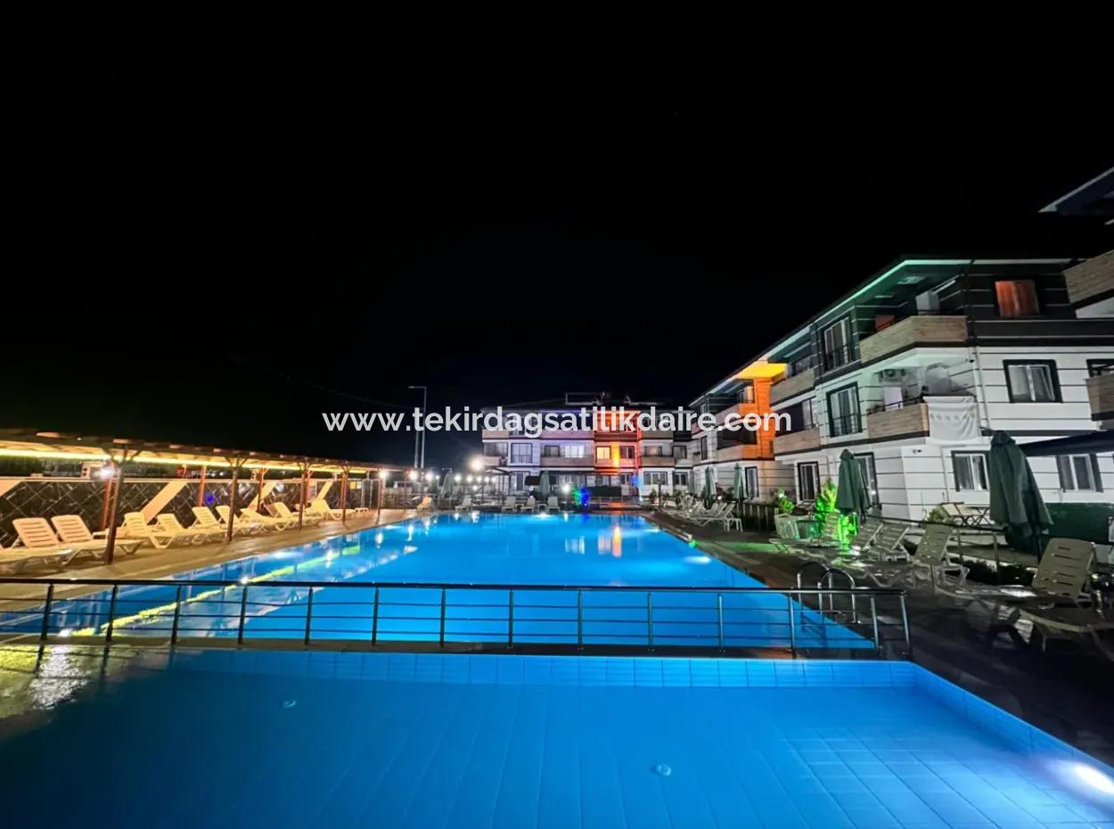 Kumbağ Tatil Köyünde Satılık Havuzlu Site İcinde 2+1 Denize Yakın Daire